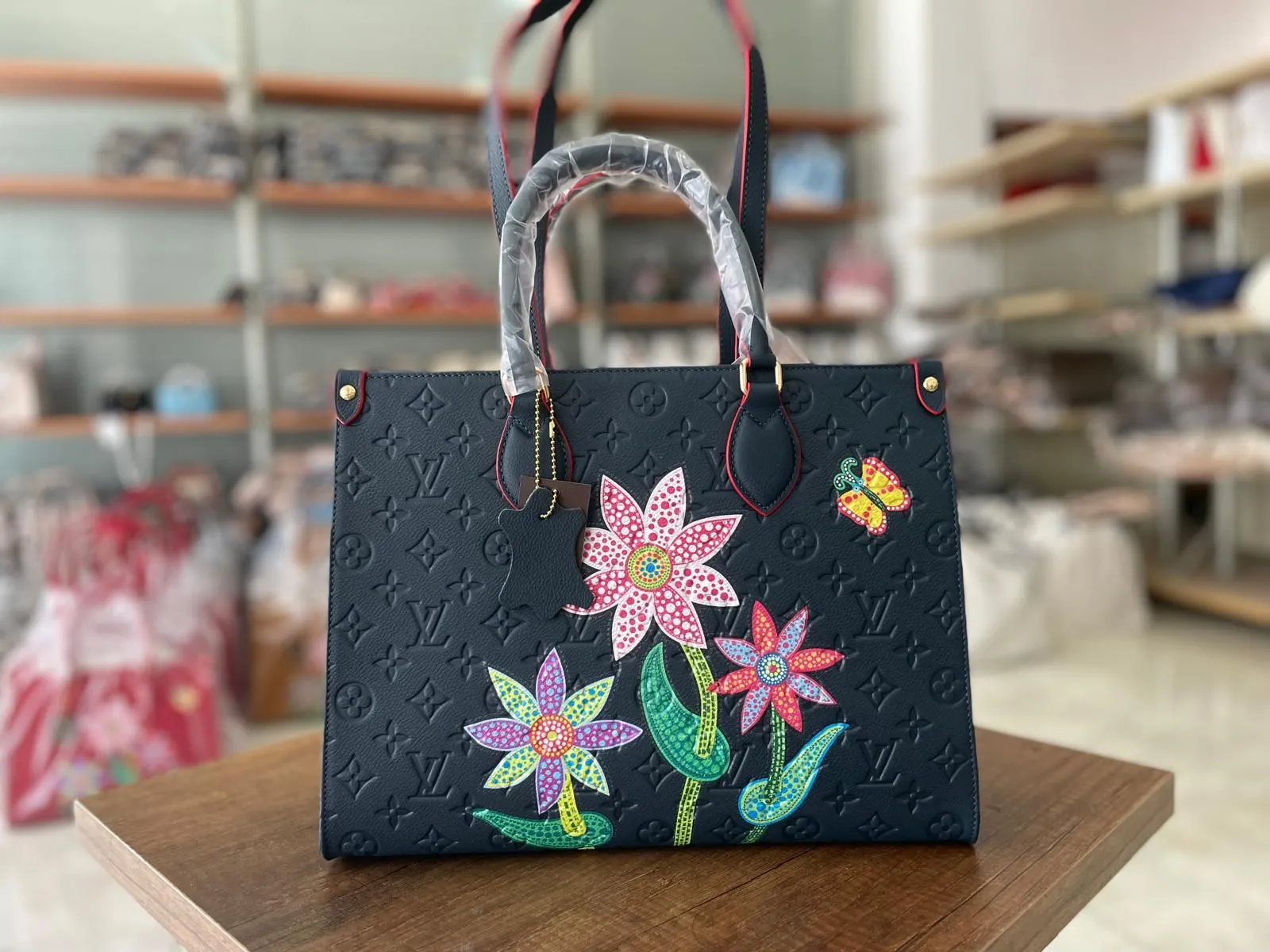 Hochwertige Damentasche mit Blumenmuster